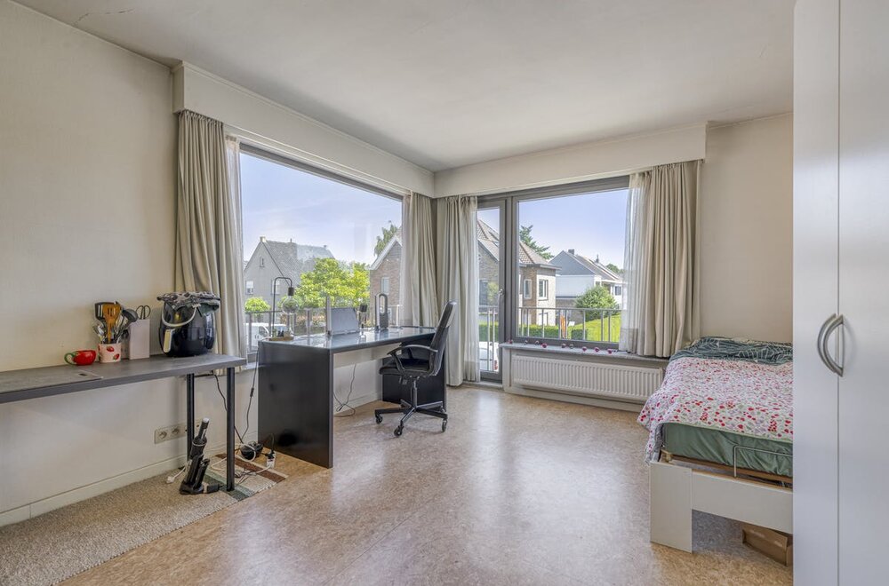 uniek-pand-met-appartement-en-3-studentenkamers-in-sint-michiels013.jpg