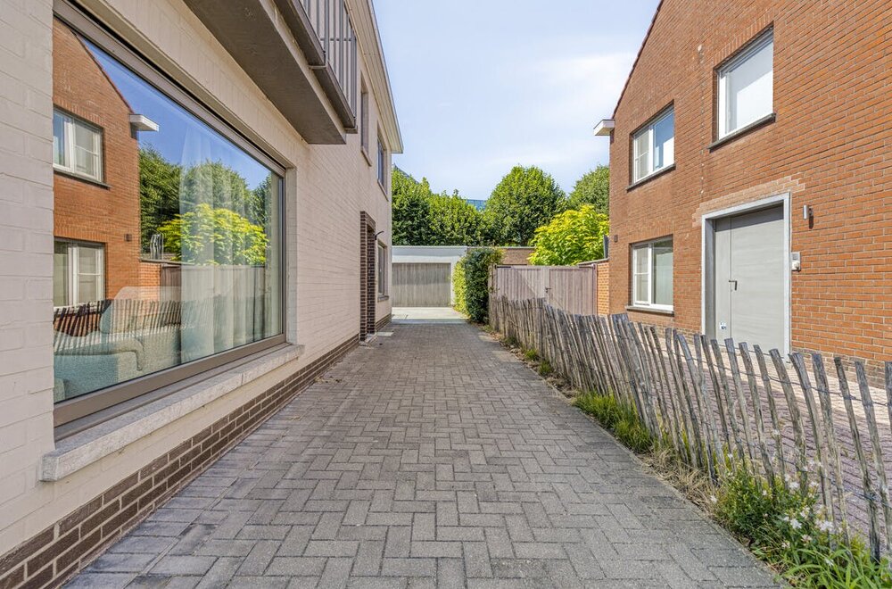 uniek-pand-met-appartement-en-3-studentenkamers-in-sint-michiels019.jpg