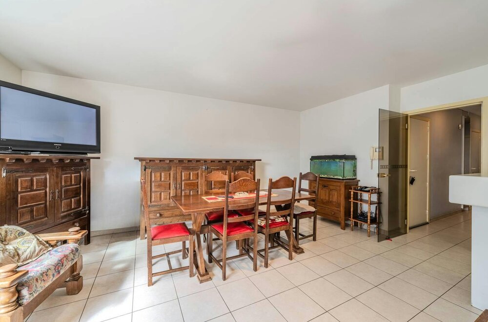 centraal-gelegen-appartement-met-twee-slaapkamers-te-koop-op-topligging-002.jpg