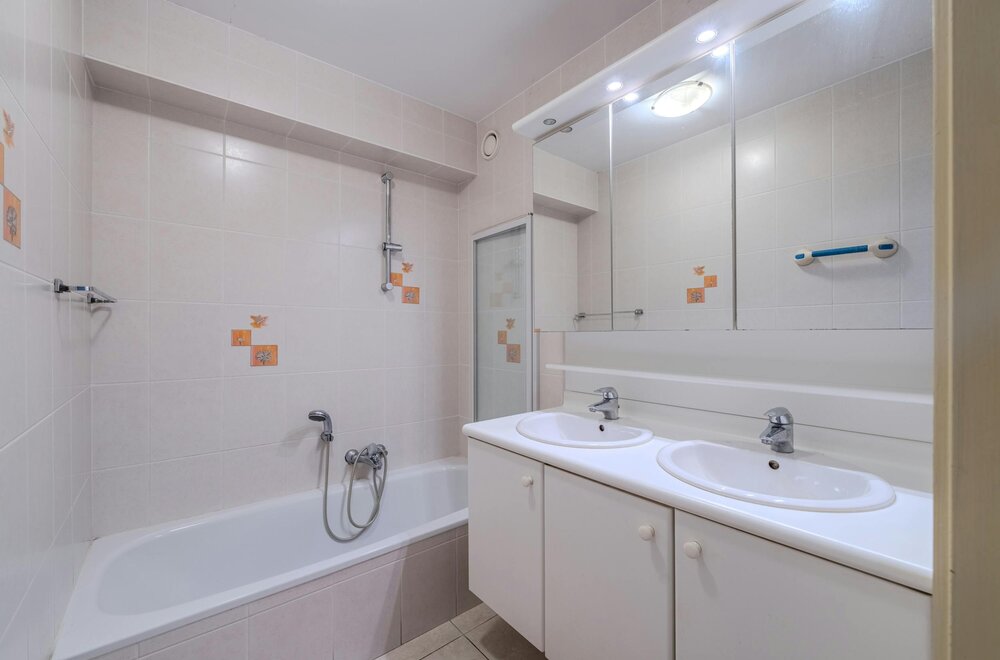 centraal-gelegen-appartement-met-twee-slaapkamers-te-koop-op-topligging-010.jpg