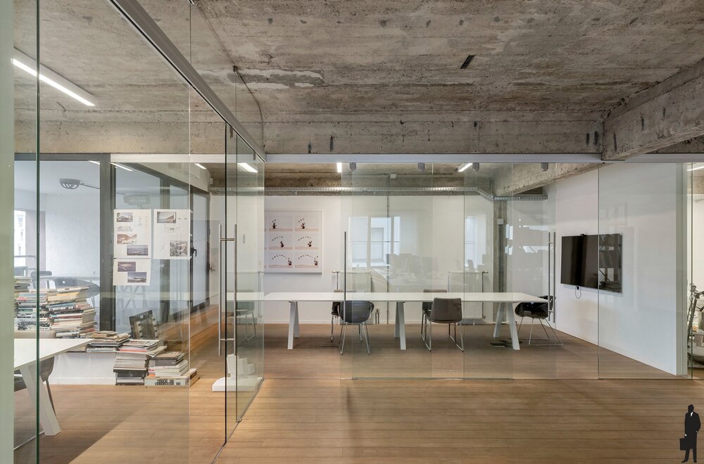 lichtovergoten-industri-le-loft-met-open-structuur-en-ruwe-materialen003.jpg