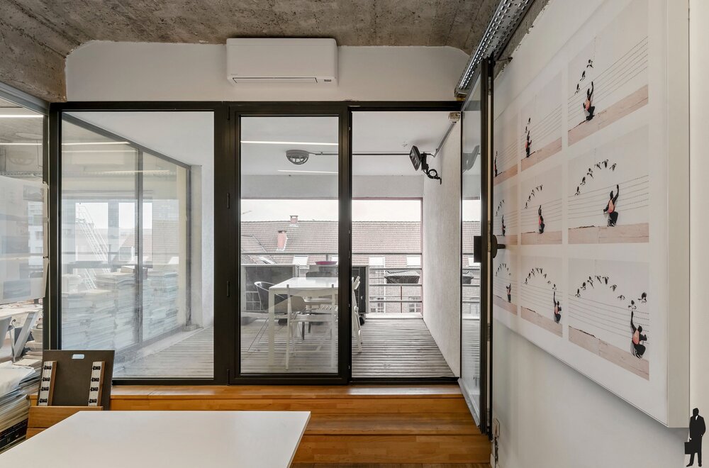 lichtovergoten-industri-le-loft-met-open-structuur-en-ruwe-materialen004.jpg