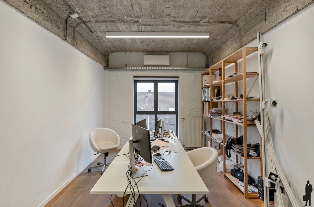 lichtovergoten-industri-le-loft-met-open-structuur-en-ruwe-materialen008.jpg