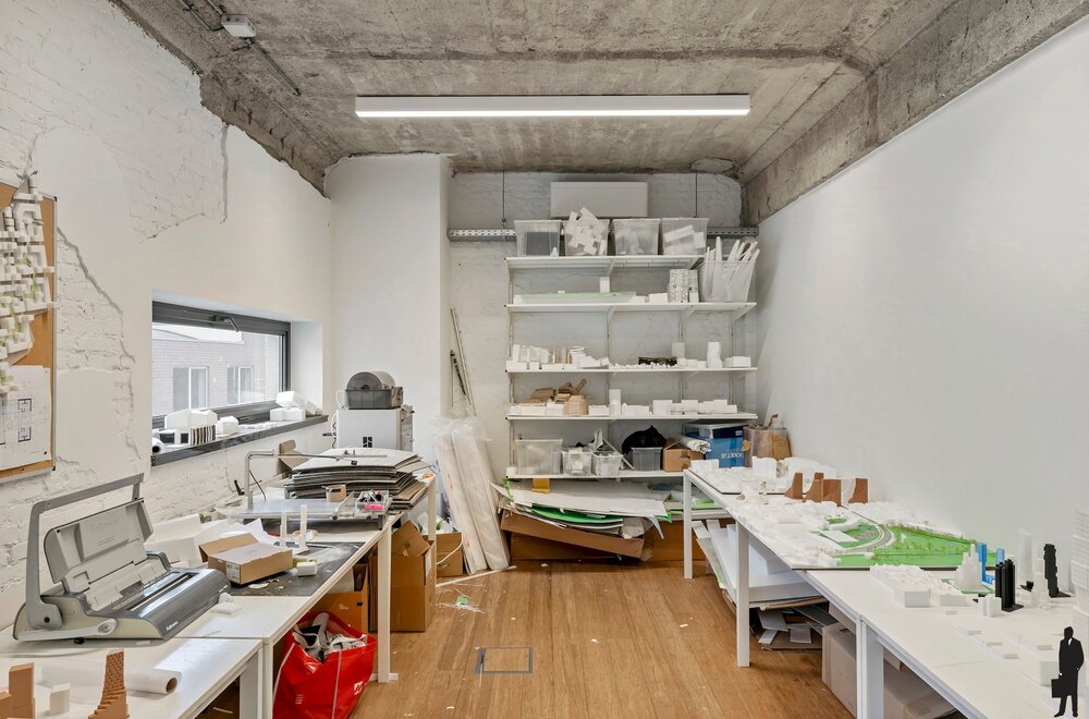 lichtovergoten-industri-le-loft-met-open-structuur-en-ruwe-materialen009.jpg