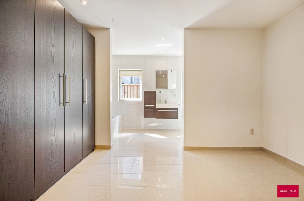duurzame-villa-met-dubbele-woonfunctie-en-prachtig-uitzicht-in-poppel-007.jpg