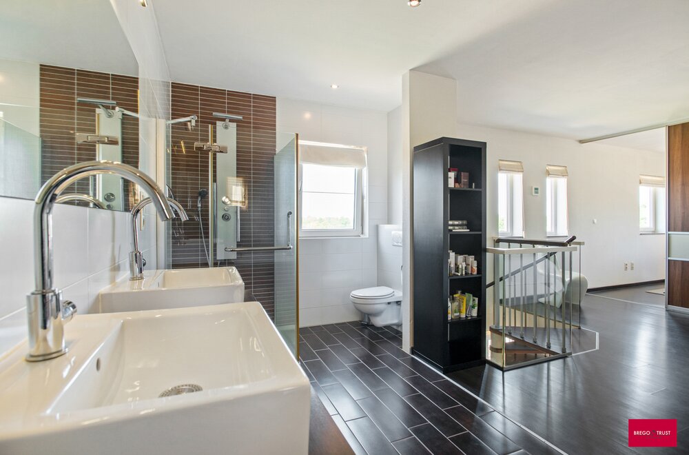 duurzame-villa-met-dubbele-woonfunctie-en-prachtig-uitzicht-in-poppel-018.jpg
