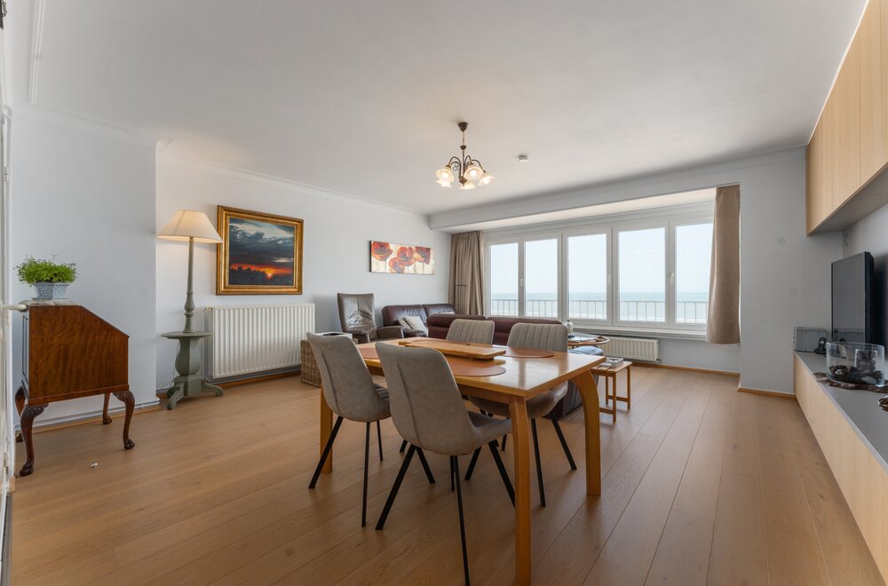 gerenoveerd-appartement-te-koop-op-de-zeedijk-van-koksijde-002.jpg