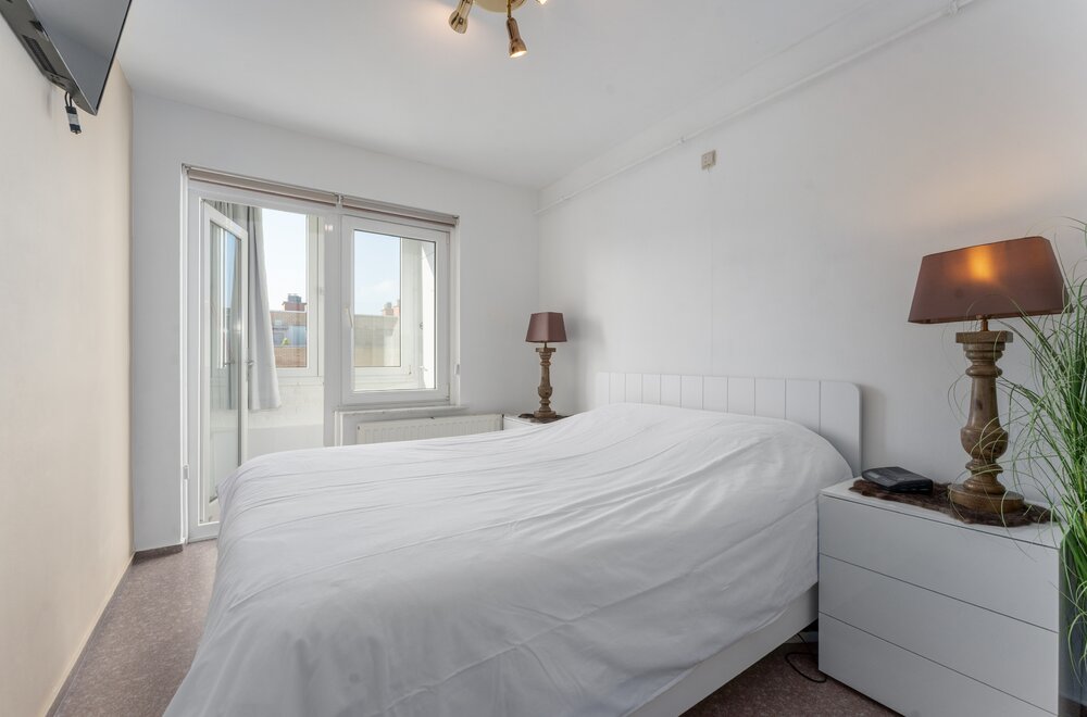 gerenoveerd-appartement-te-koop-op-de-zeedijk-van-koksijde-005.jpg