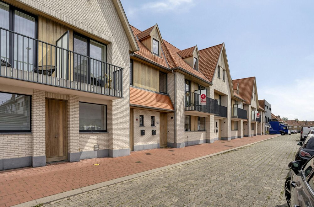 recente-woning-met-4-slaapkamers-te-koop-in-knokke-heist001.jpg