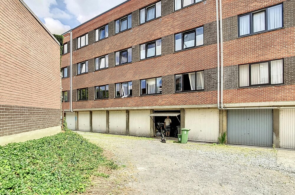 opbrengsteigendom-met-6-appartementen-en-6-garages-in-temse002.jpg