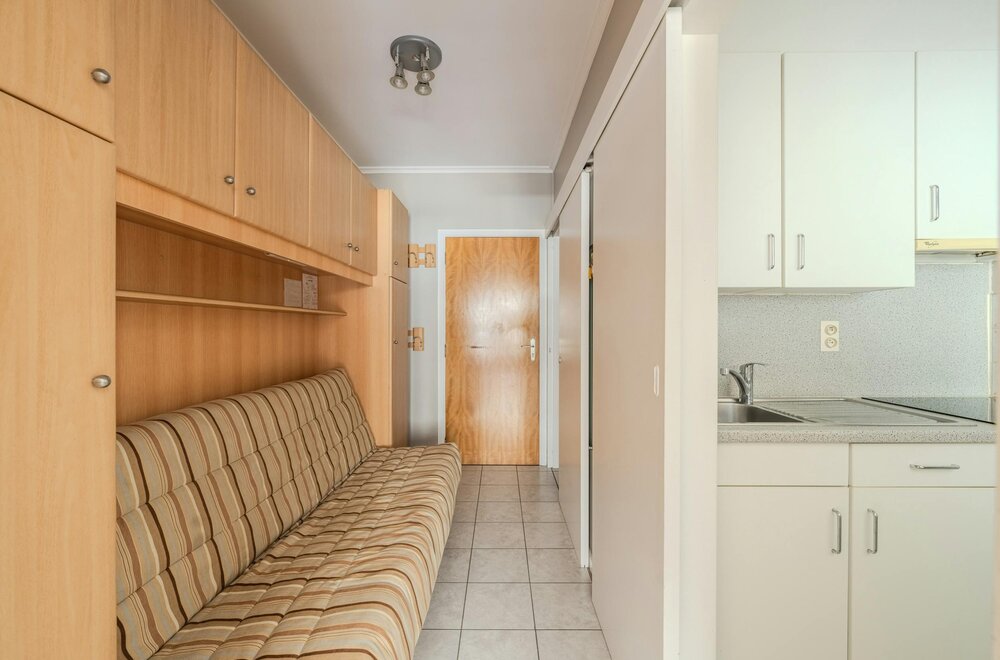 lichtrijke-studio-met-slaaphoek-en-zijdelings-zeezicht008.jpg