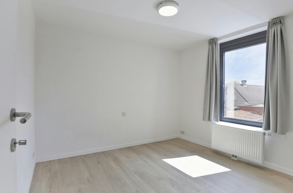 instapklaar-volledig-gerenoveerd-huis-te-koop-met-zonnige-tuin-en-garage018.jpg