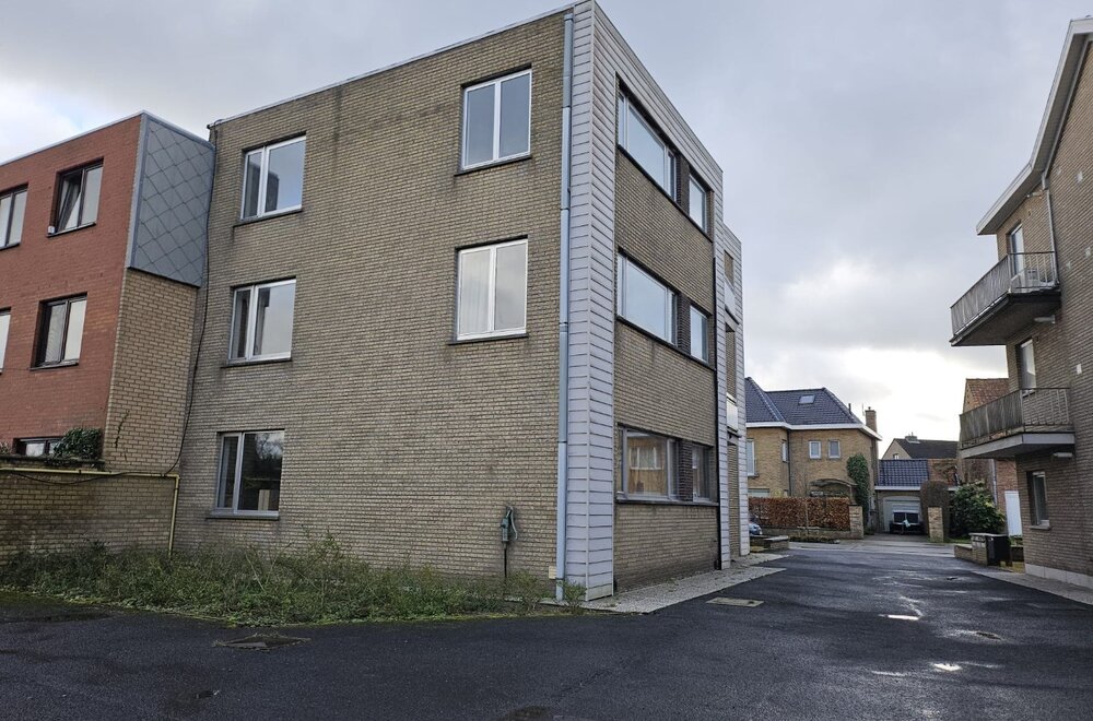 te-vernieuwen-hoekappartement-met-terras-in-rustige-straat-in-het-hartje-van-sint-kruis-inclusief-garage-007.jpg