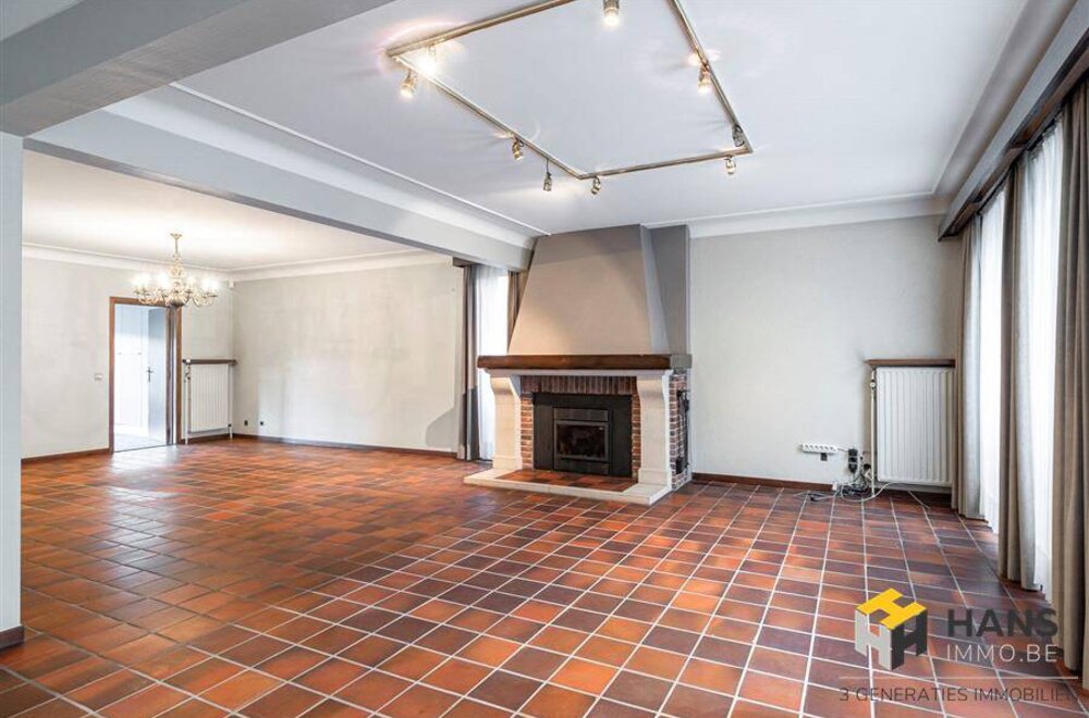 riant-appartement-228-m-met-veel-potentieel-in-edegem-003.jpg