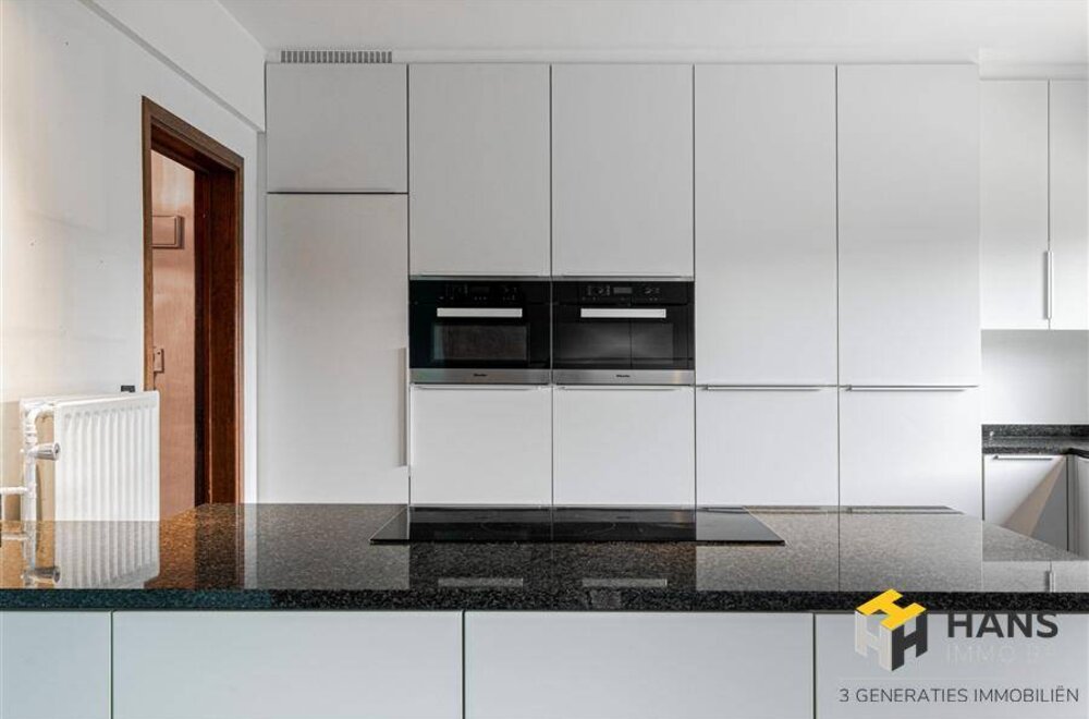 riant-appartement-228-m-met-veel-potentieel-in-edegem-010.jpg