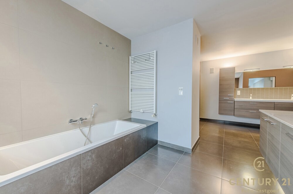 luxe-ruime-penthouse-192m-met-groot-terras-tegen-het-bos024.jpg