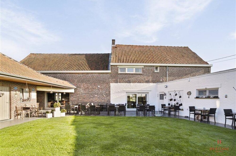 polyvalent-handelspand-met-woonst-op-een-uiterst-zichtbare-baanlocatie-te-gottem-deinze-005.jpg