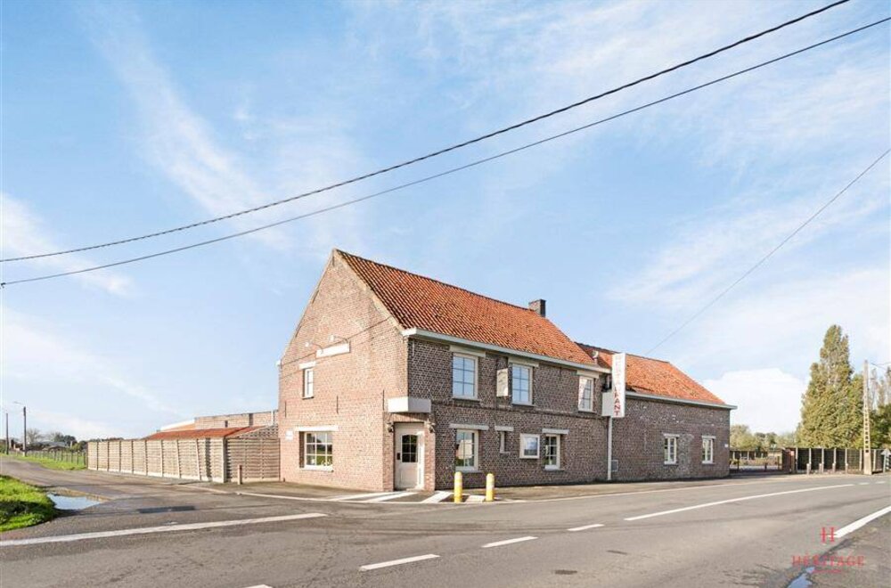 polyvalent-handelspand-met-woonst-op-een-uiterst-zichtbare-baanlocatie-te-gottem-deinze-002.jpg