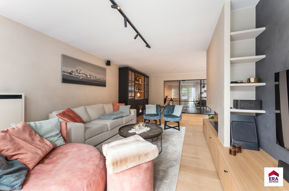 een-pareltje-topwoning-met-handelsruimte-in-aarsele-002.jpg