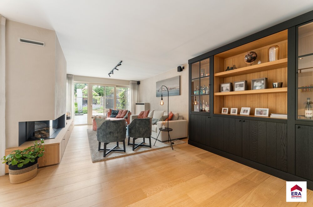 een-pareltje-topwoning-met-handelsruimte-in-aarsele-004.jpg