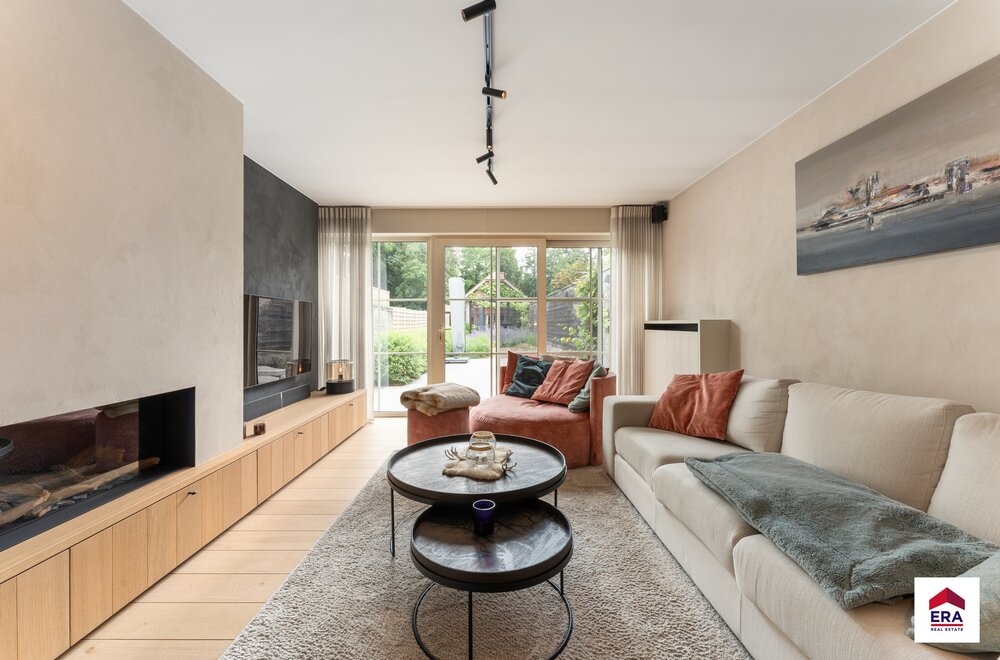 een-pareltje-topwoning-met-handelsruimte-in-aarsele-005.jpg