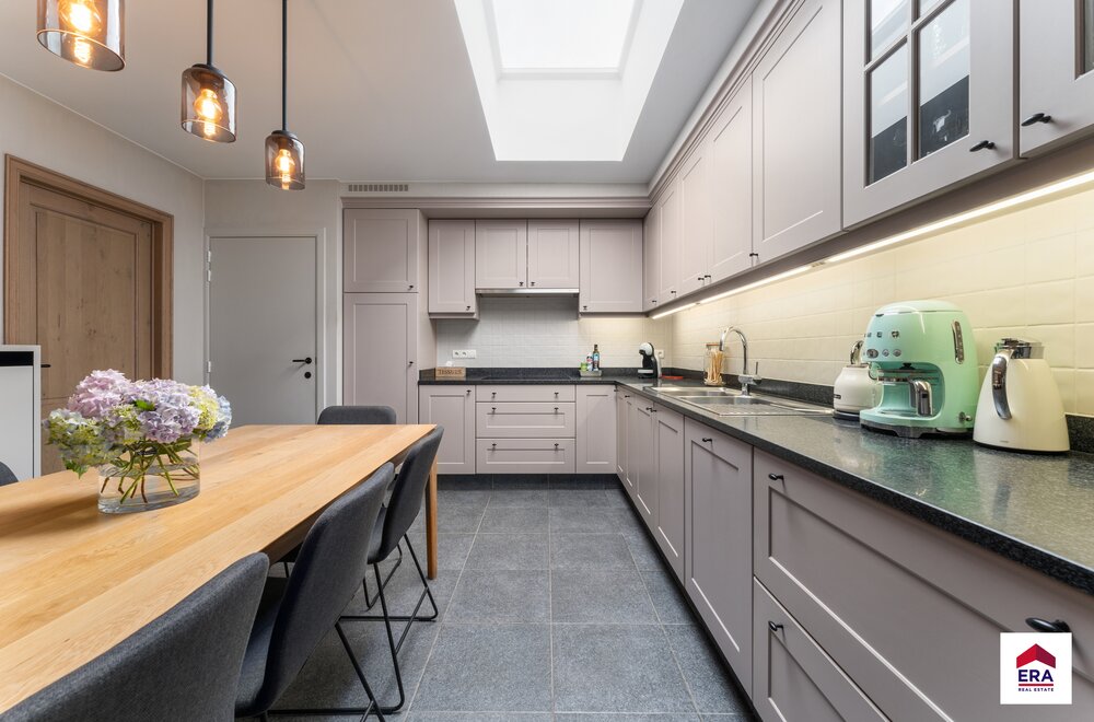 een-pareltje-topwoning-met-handelsruimte-in-aarsele-006.jpg
