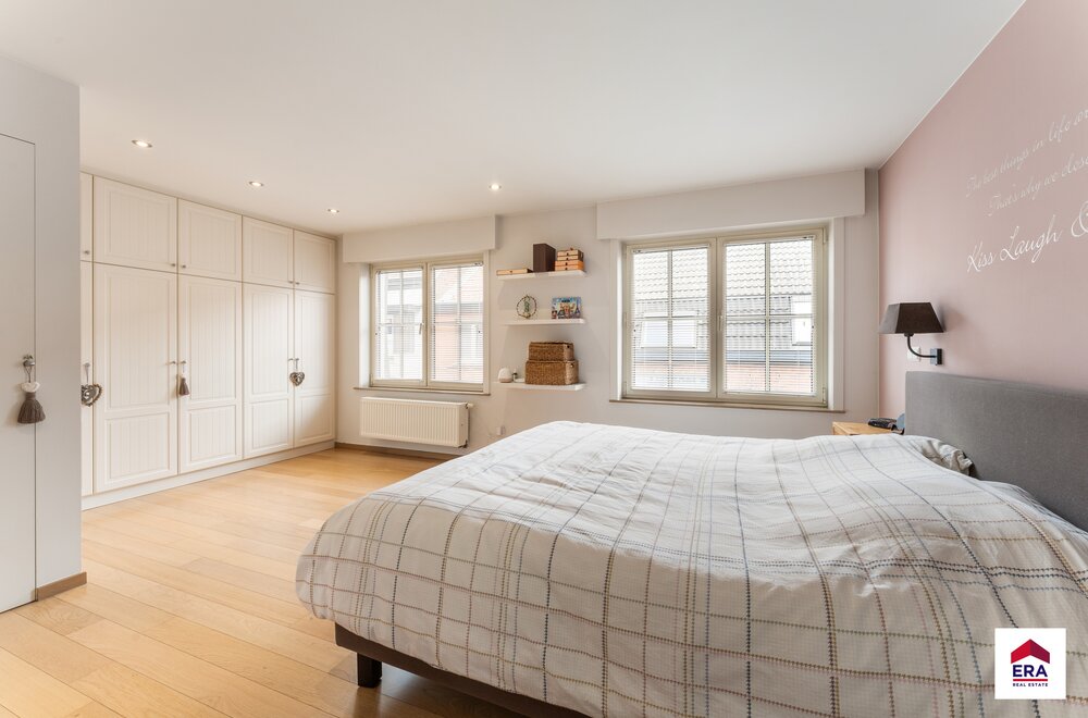 een-pareltje-topwoning-met-handelsruimte-in-aarsele-008.jpg