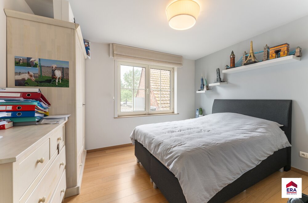 een-pareltje-topwoning-met-handelsruimte-in-aarsele-009.jpg