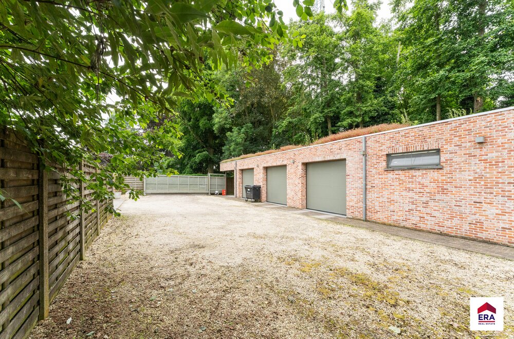 een-pareltje-topwoning-met-handelsruimte-in-aarsele-027.jpg