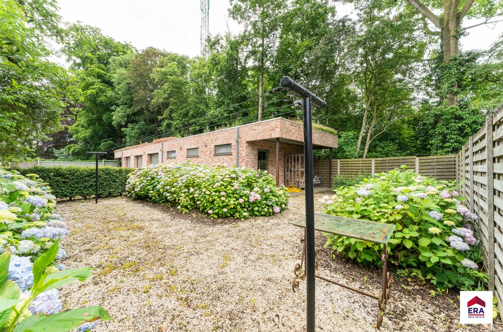 een-pareltje-topwoning-met-handelsruimte-in-aarsele-028.jpg