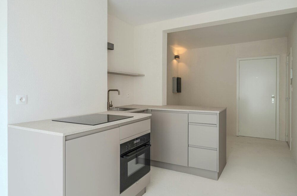 prachtig-gerenoveerde-studio-met-slaaphoek-en-zijdelings-zeezicht-005.jpg
