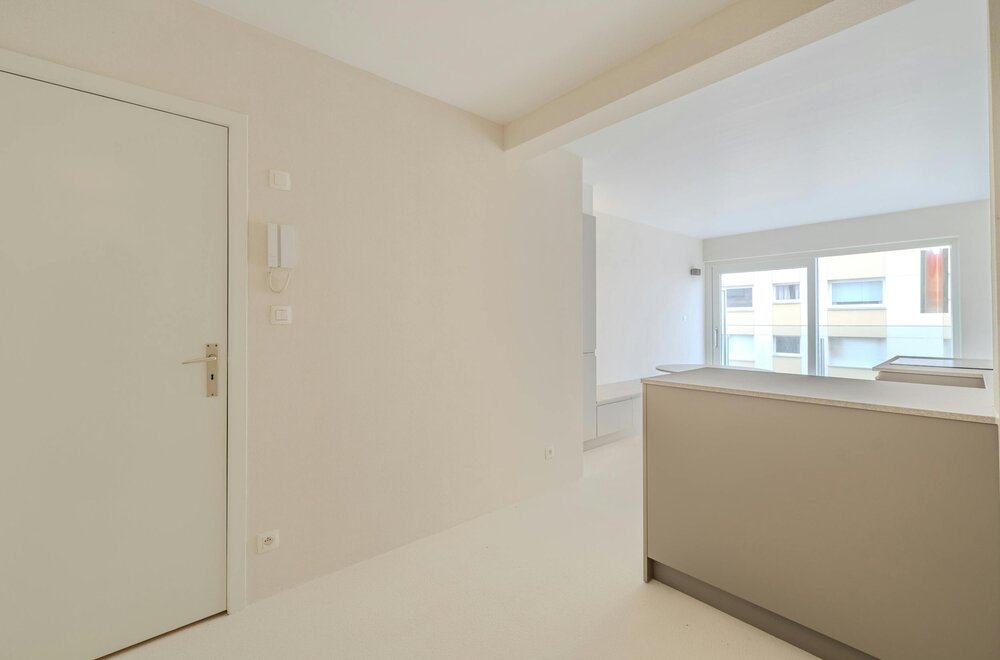 prachtig-gerenoveerde-studio-met-slaaphoek-en-zijdelings-zeezicht-008.jpg