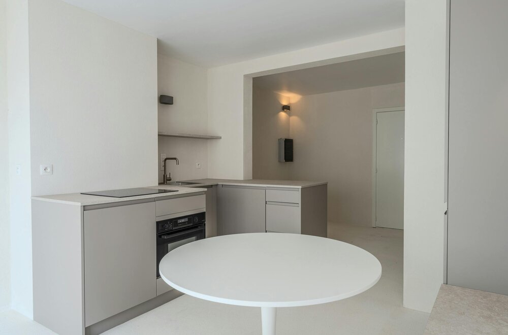 prachtig-gerenoveerde-studio-met-slaaphoek-en-zijdelings-zeezicht-012.jpg