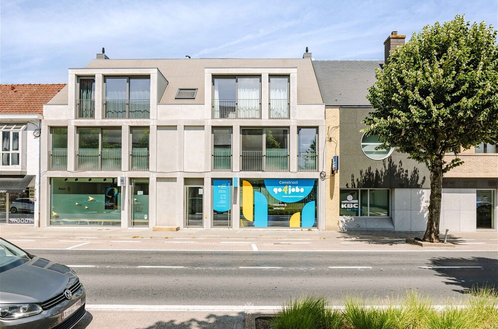 gelijkvloerse-commerci-le-ruimte-met-terras-op-toplocatie-001.jpg