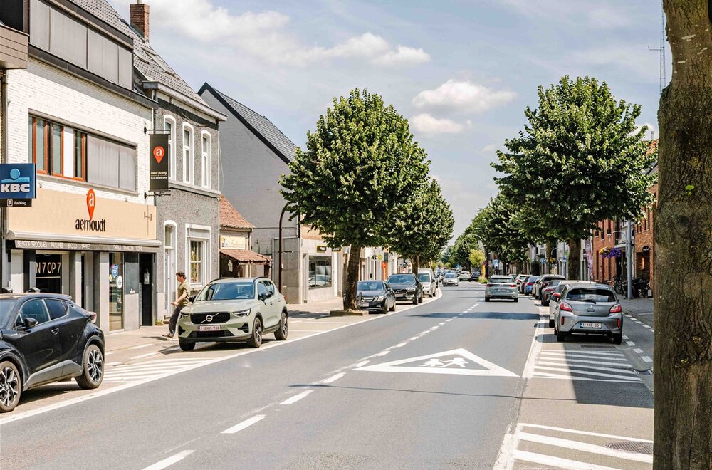 gelijkvloerse-commerci-le-ruimte-met-terras-op-toplocatie-002.jpg