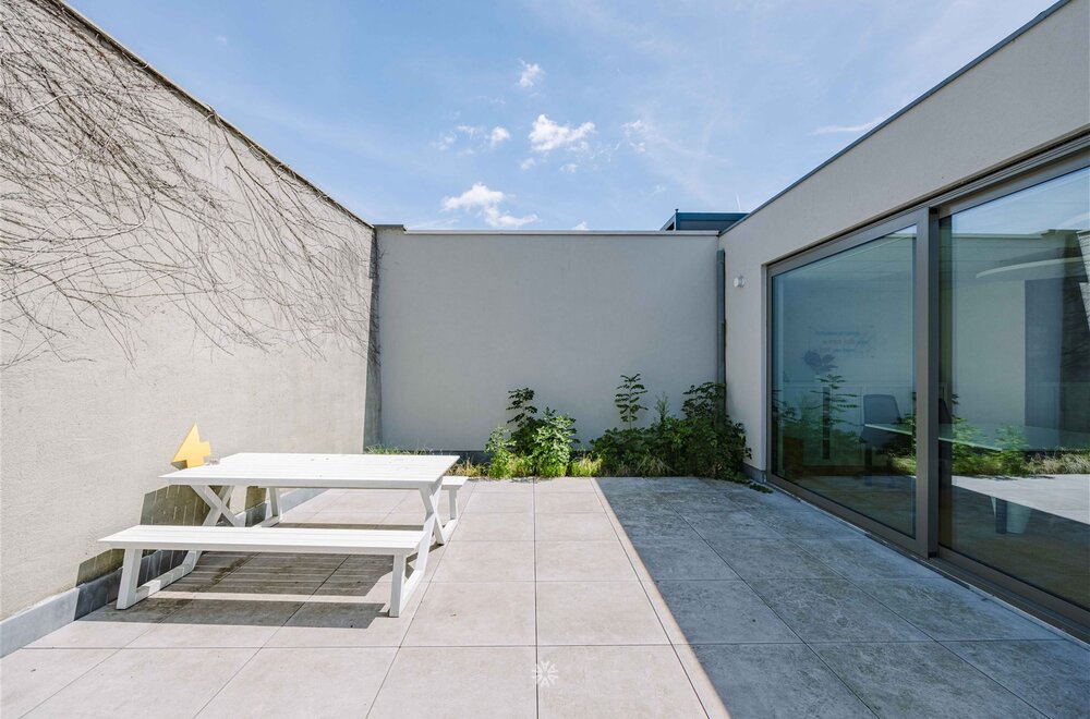 gelijkvloerse-commerci-le-ruimte-met-terras-op-toplocatie-011.jpg