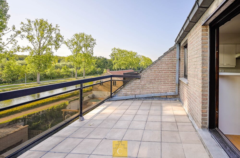 appartementsgebouw-met-8-wooneenheden-en-4-garageboxen-te-koop-toplocatie-langs-het-historische-kanaal-gent-brugge024.jpg