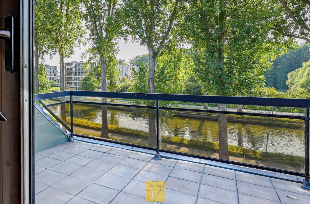 appartementsgebouw-met-8-wooneenheden-en-4-garageboxen-te-koop-toplocatie-langs-het-historische-kanaal-gent-brugge026.jpg