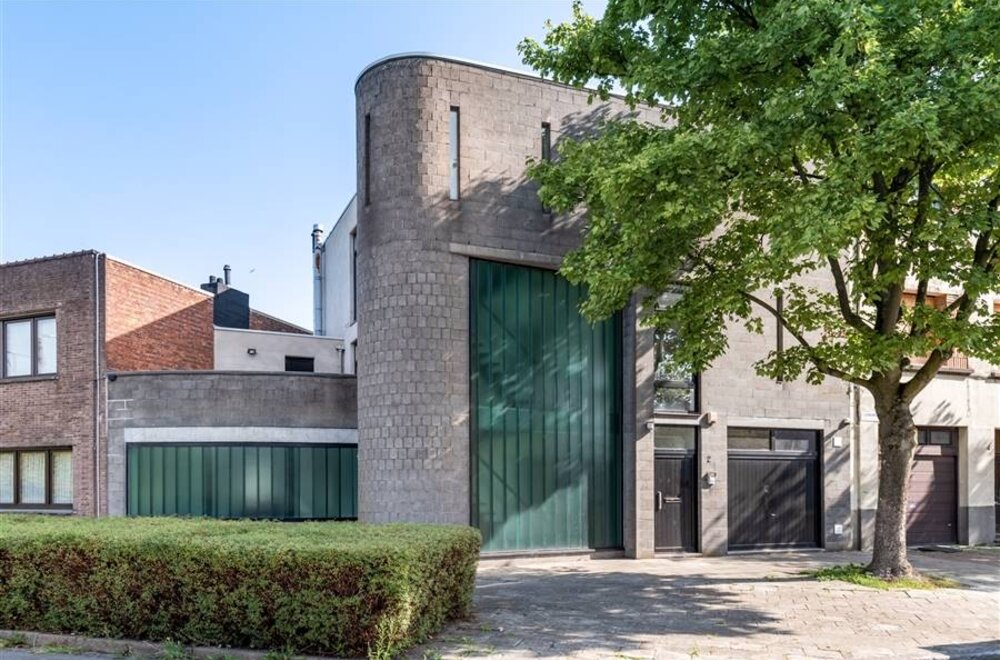 unieke-loft-met-mogelijkheid-tot-extra-kantoorruimte-te-koop-in-berchem-001.jpg