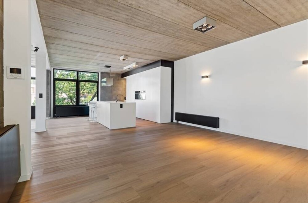unieke-loft-met-mogelijkheid-tot-extra-kantoorruimte-te-koop-in-berchem-005.jpg