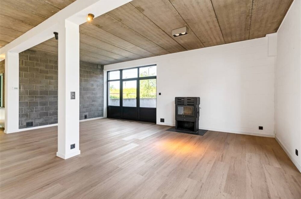 unieke-loft-met-mogelijkheid-tot-extra-kantoorruimte-te-koop-in-berchem-007.jpg