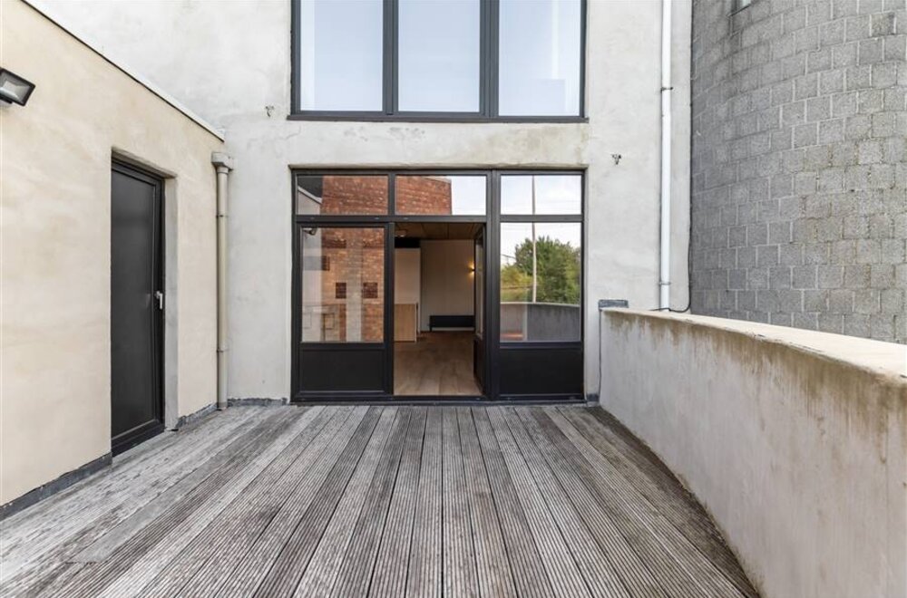 unieke-loft-met-mogelijkheid-tot-extra-kantoorruimte-te-koop-in-berchem-008.jpg