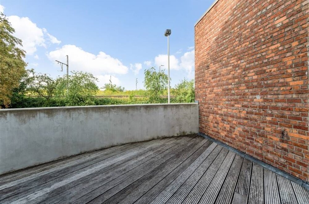 unieke-loft-met-mogelijkheid-tot-extra-kantoorruimte-te-koop-in-berchem-009.jpg
