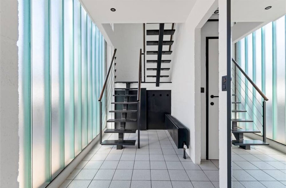 unieke-loft-met-mogelijkheid-tot-extra-kantoorruimte-te-koop-in-berchem-010.jpg