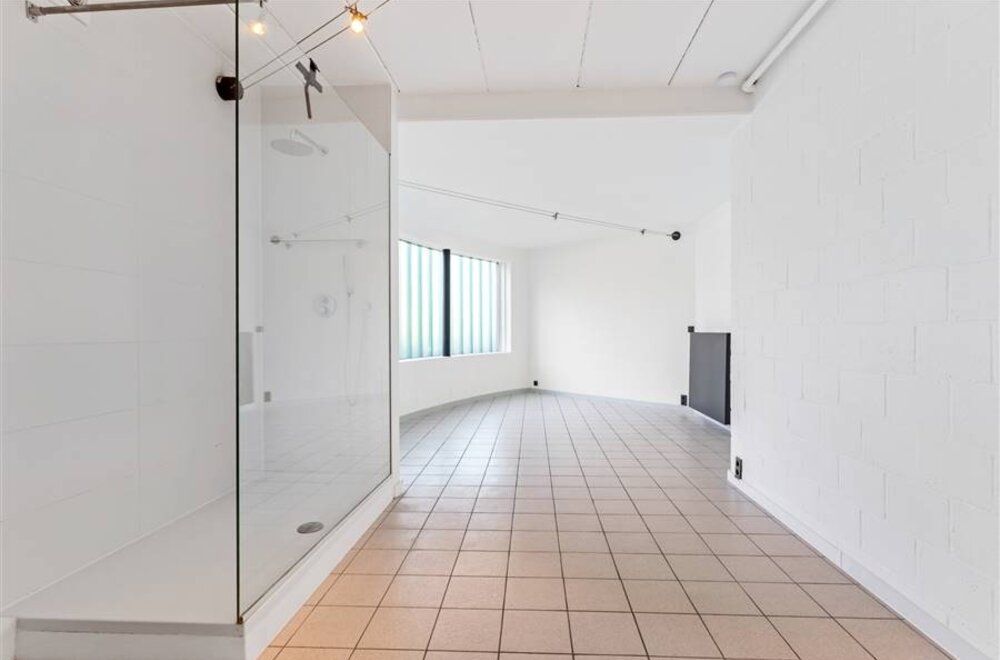 unieke-loft-met-mogelijkheid-tot-extra-kantoorruimte-te-koop-in-berchem-014.jpg