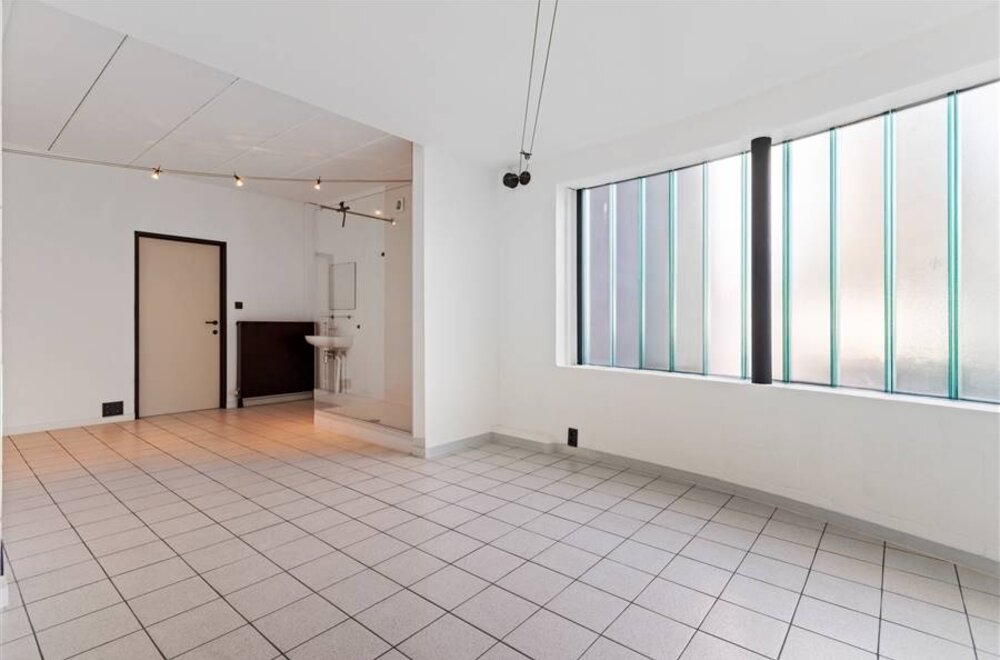 unieke-loft-met-mogelijkheid-tot-extra-kantoorruimte-te-koop-in-berchem-016.jpg