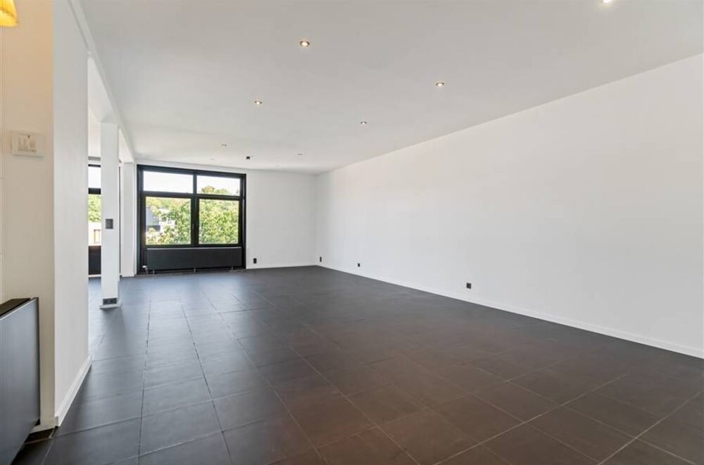 unieke-loft-met-mogelijkheid-tot-extra-kantoorruimte-te-koop-in-berchem-017.jpg