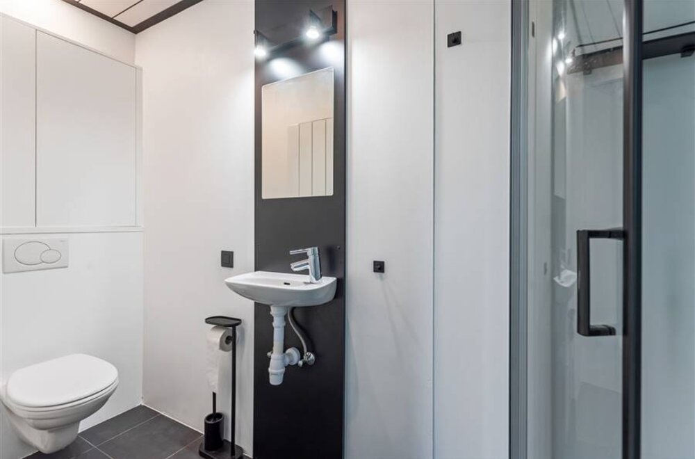 unieke-loft-met-mogelijkheid-tot-extra-kantoorruimte-te-koop-in-berchem-024.jpg