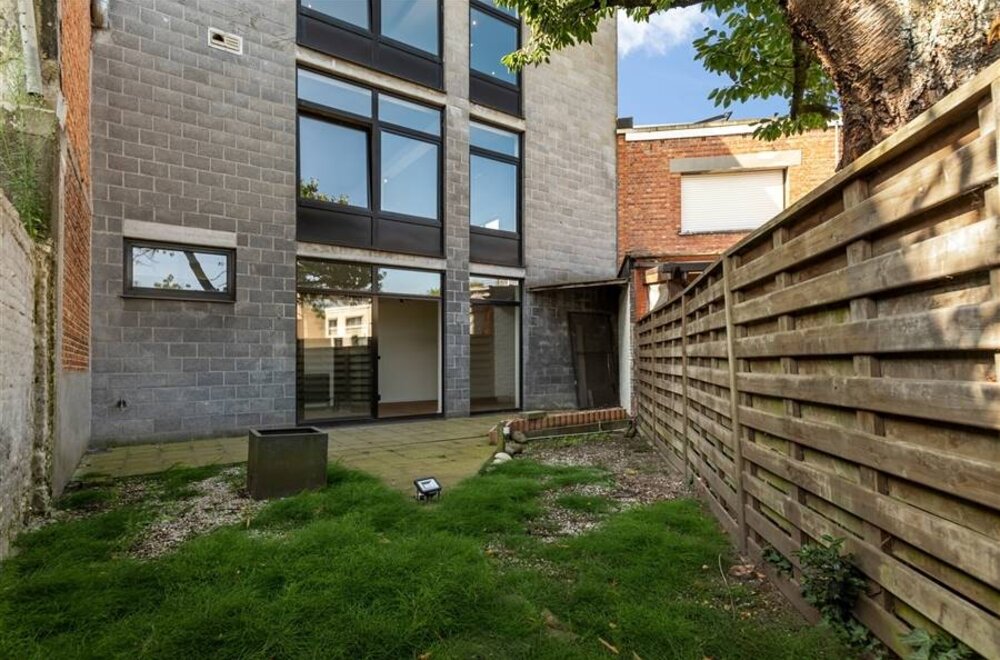unieke-loft-met-mogelijkheid-tot-extra-kantoorruimte-te-koop-in-berchem-026.jpg