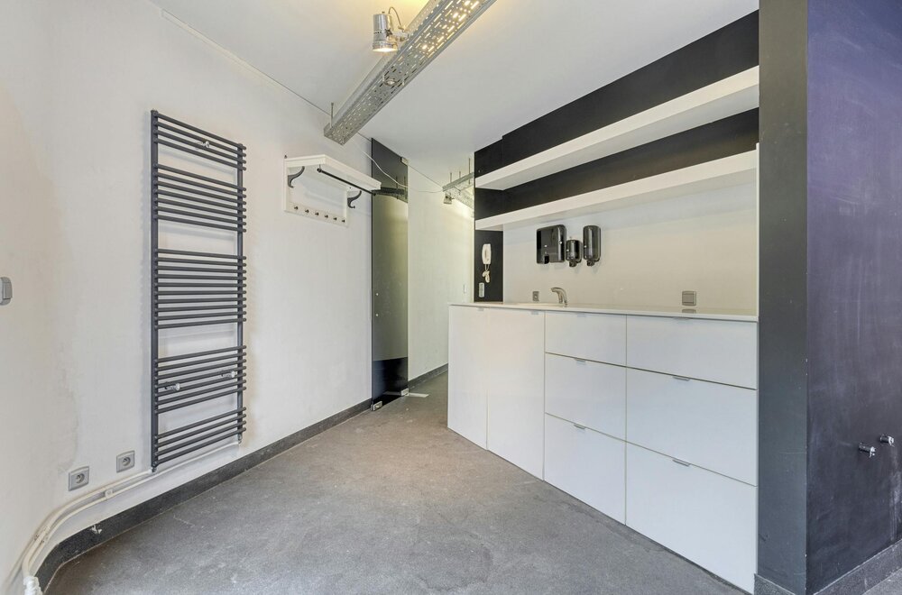 studio-met-praktijk-of-bureelruimte-te-borgerhout006.jpg